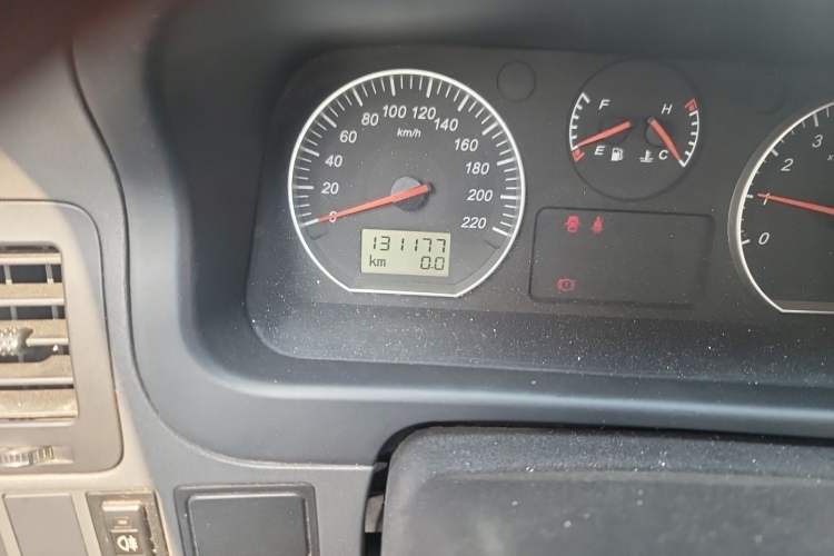 Used Jinbei Grace 2016 2.0L Express Utility Model Odometer Close Up