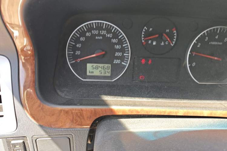 Used Jinbei Grace 2016 2.0L Express Utility Model Odometer Close Up