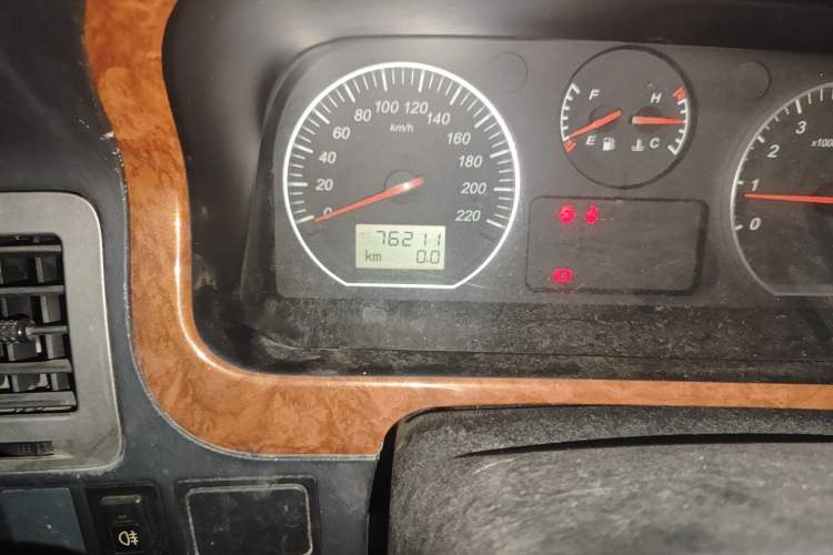 Used Jinbei Grace 2016 2.0L Express Comfort Model Odometer Close Up