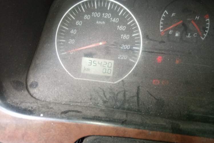 Used Jinbei Grace 2016 2.0L Express Utility Model Odometer Close Up