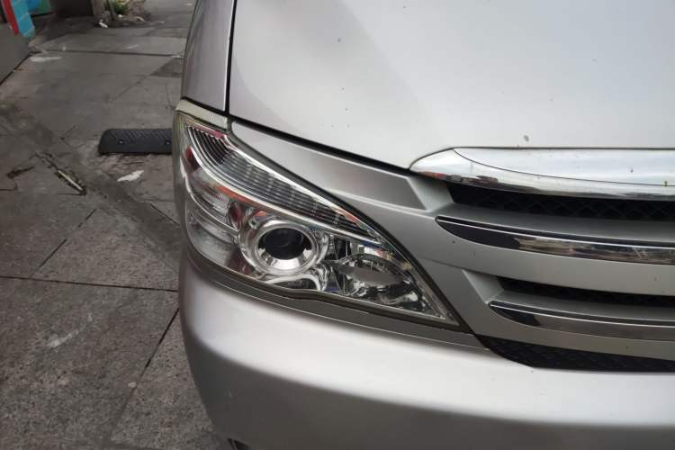 Used Jinbei Grace 2016 2.0L Classic Edition Standard Model Long Wheelbase 9 Seats Right Front Headlight