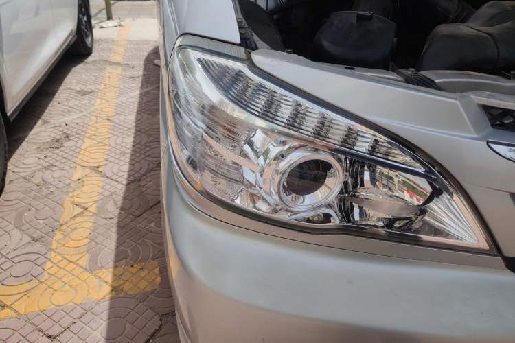 Used Jinbei Grace 2016 2.0L Classic Edition Luxury Long-Wheelbase 9-Seater Right Front Headlight