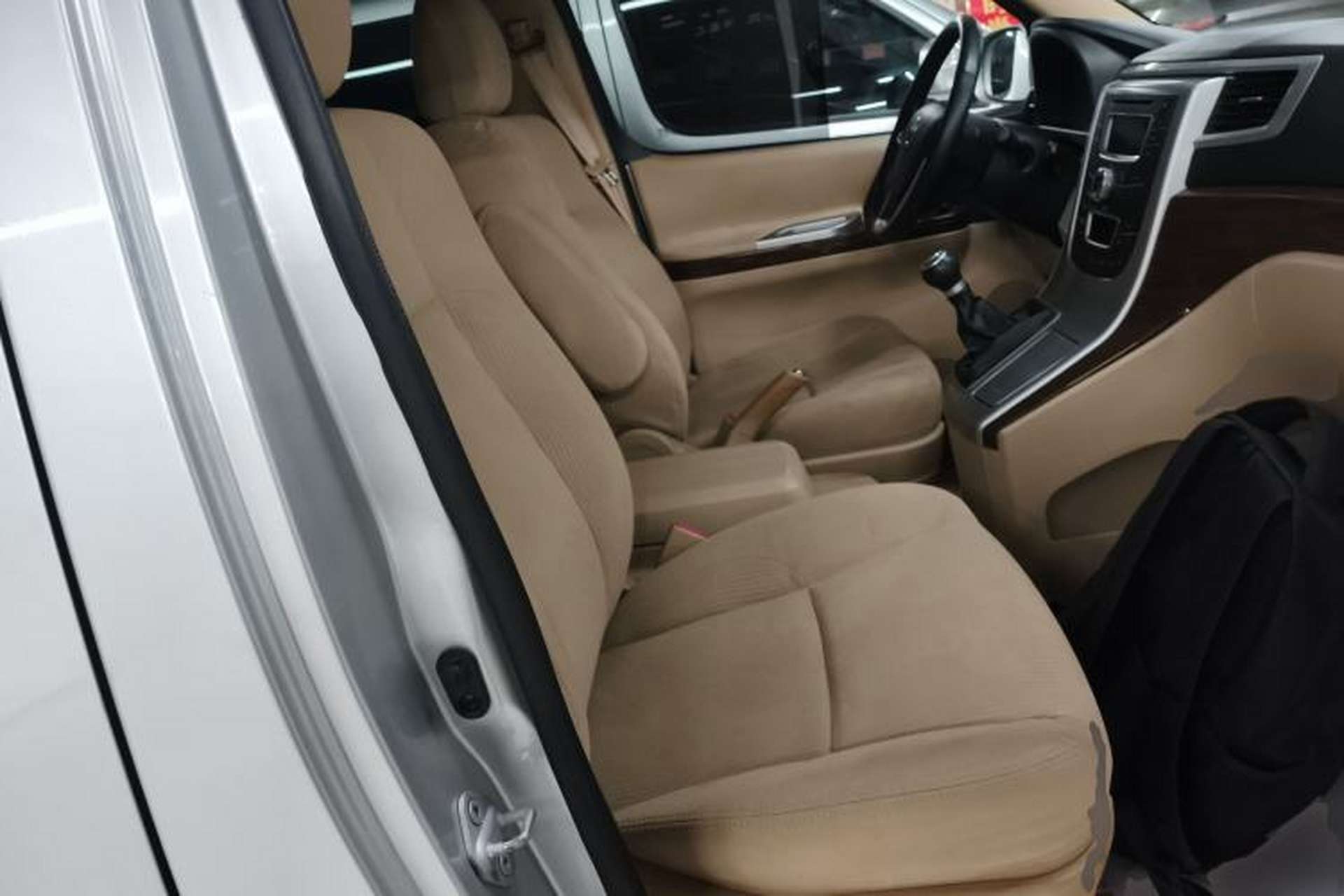 Used Jinbei Grace 2016 2.0L Classic Edition Luxury Short-Wheelbase 7-Seater Right Front Seat