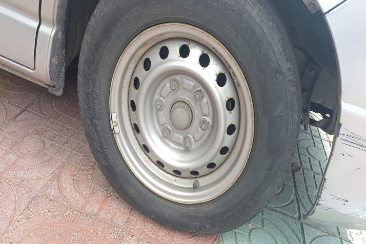 Used Jinbei Grace 2016 2.0L Express Utility Model Right Front Wheel Hub