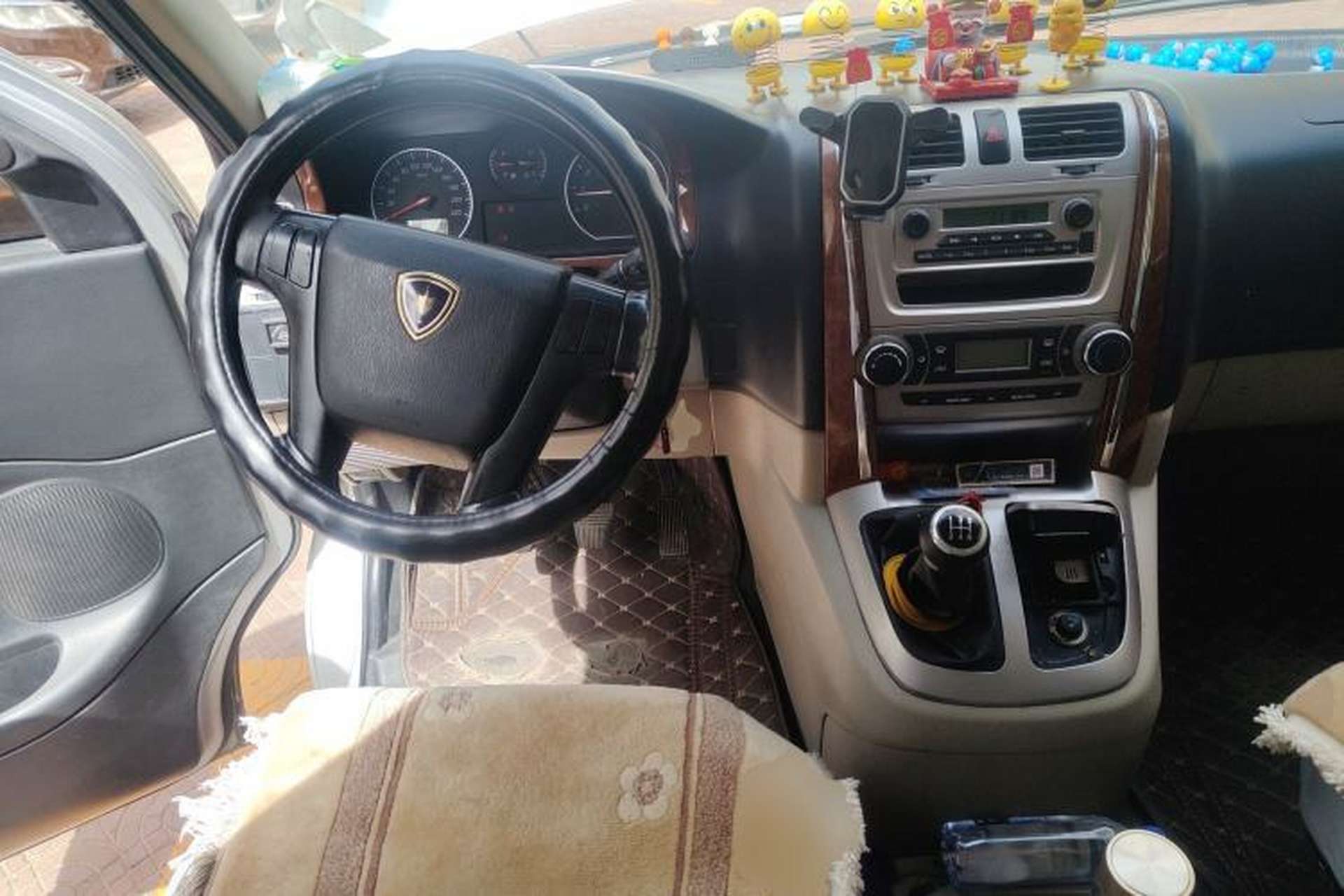 Used Jinbei Grace 2016 2.0L Classic Edition Luxury Long-Wheelbase 9-Seater Steering Wheel