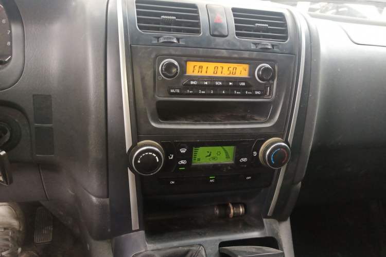 Used Jinbei Grace 2016 2.0L Express Utility Model Audio And AC Panel