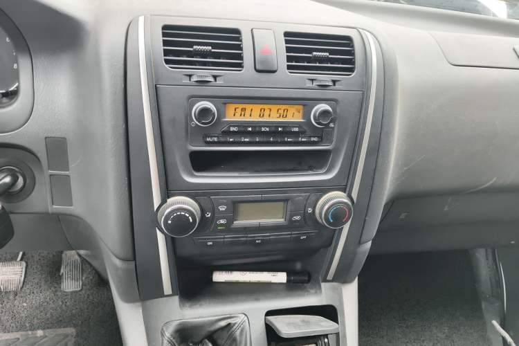 Used Jinbei Grace 2016 2.0L Express Utility Model Audio And AC Panel