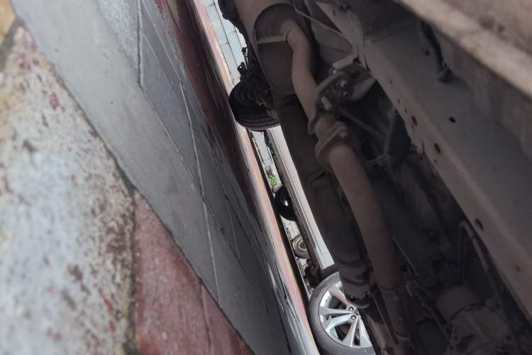 Used Jinbei Grace 2016 2.0L Express Utility Model Chassis Front Right