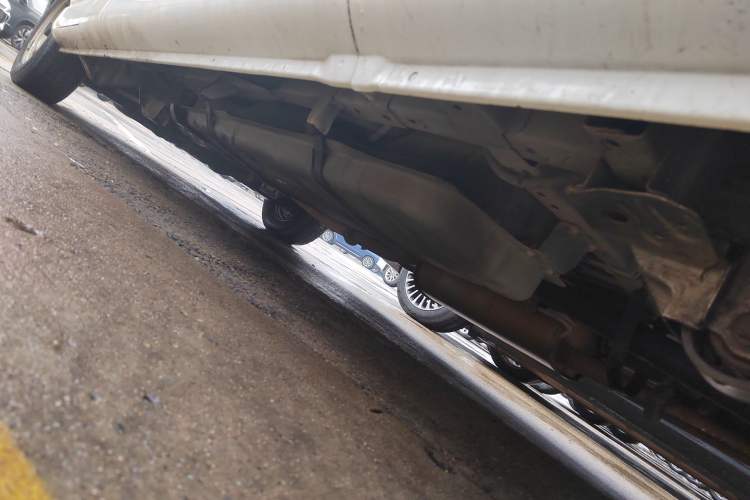 Used Jinbei Grace 2016 2.0L Express Utility Model Chassis Rear Left