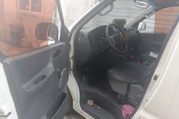 Used Jinbei Grace 2016 2.0L Standard Delivery Version Driver Seat