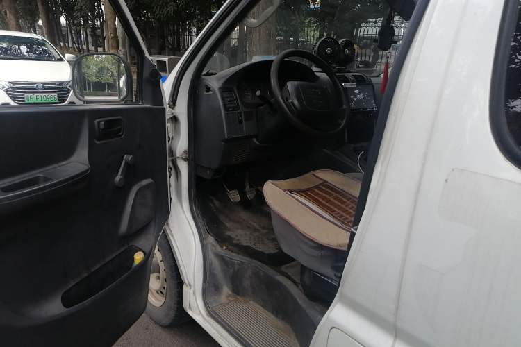 Used Jinbei Grace 2016 2.0L Standard Delivery Version Driver Seat