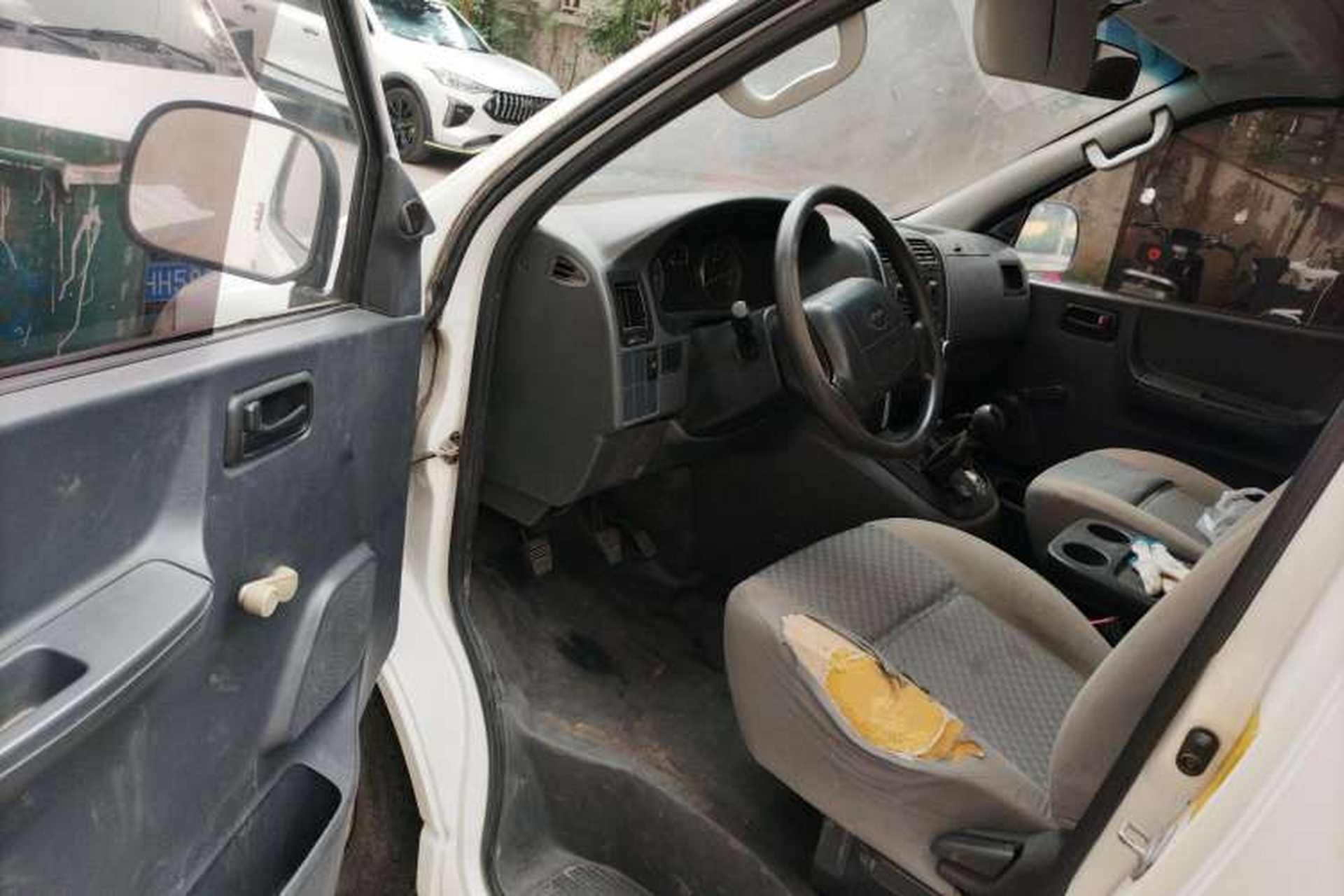 Used Jinbei Grace 2016 2.0L Standard Delivery Version Driver Seat