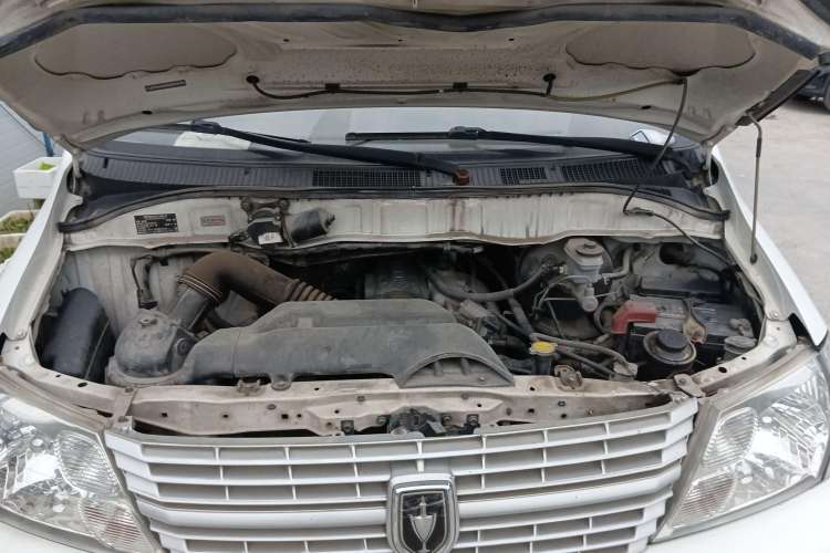 Used Jinbei Grace 2016 2.0L Standard Delivery Version Engine Bay