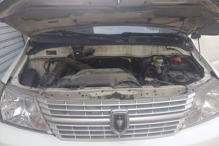 Used Jinbei Grace 2016 2.0L Standard Delivery Version Engine Bay