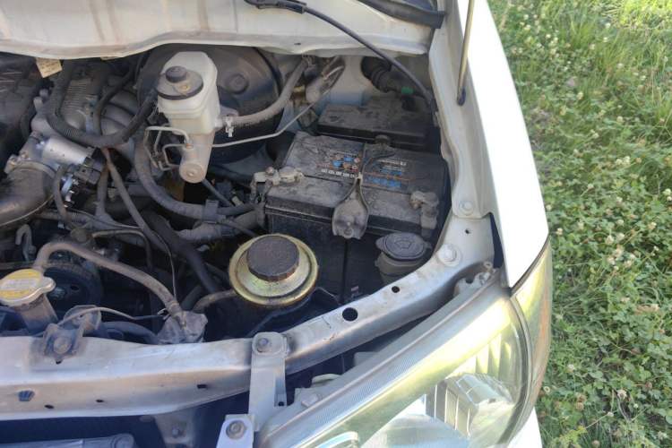 Used Jinbei Grace  Engine Bay Left