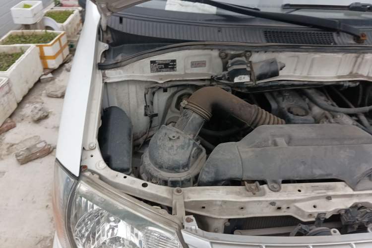 Used Jinbei Grace 2016 2.0L Standard Delivery Version Engine Bay Right