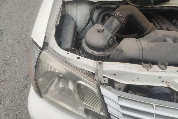 Used Jinbei Grace 2016 2.0L Standard Delivery Version Engine Bay Right