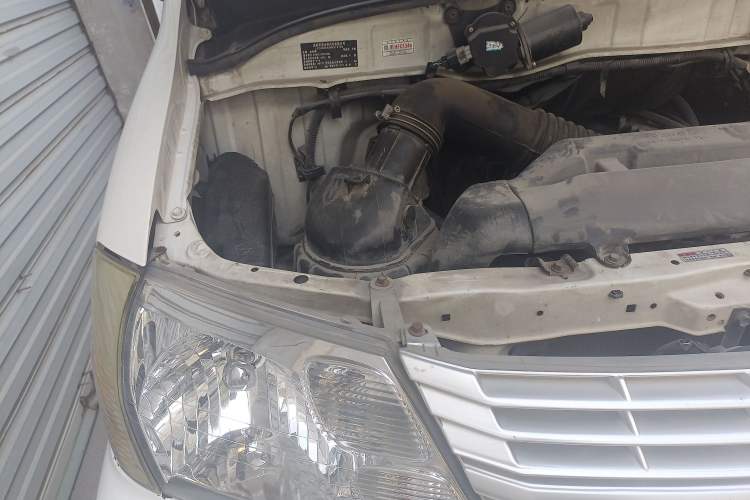 Used Jinbei Grace 2016 2.0L Standard Delivery Version Engine Bay Right