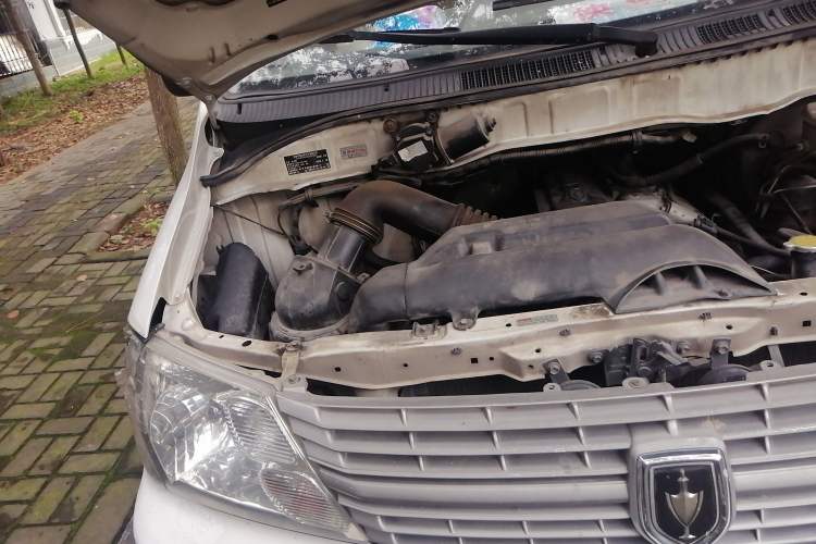 Used Jinbei Grace 2016 2.0L Standard Delivery Version Engine Bay Right