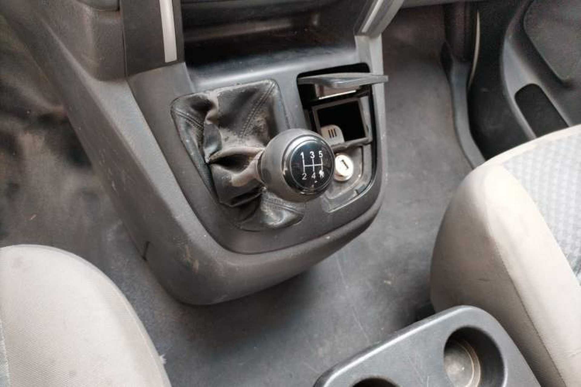 Used Jinbei Grace 2016 2.0L Standard Delivery Version Gear Lever