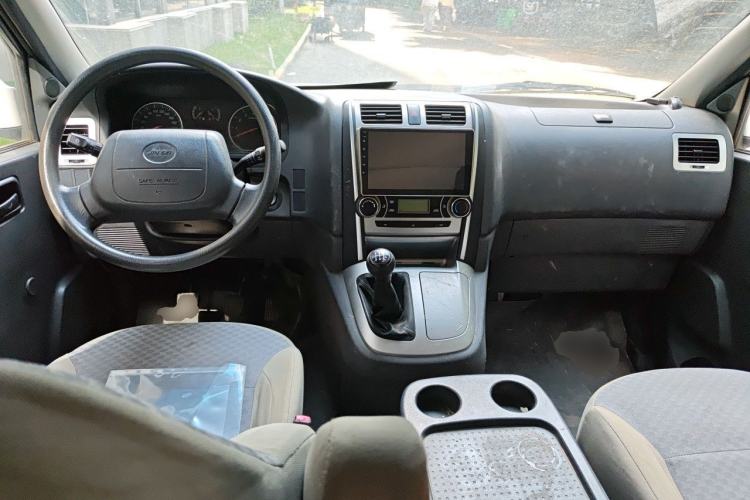 Used Jinbei Grace 2016 2.0L Express Utility Model Interior 2