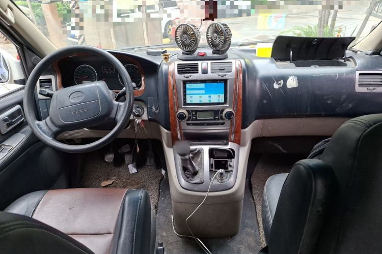 Used Jinbei Grace 2016 2.0L Express Utility Model Interior 2