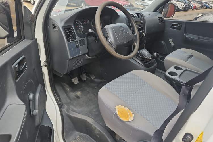 Used Jinbei Grace 2016 2.0L Express Utility Model Interior 2