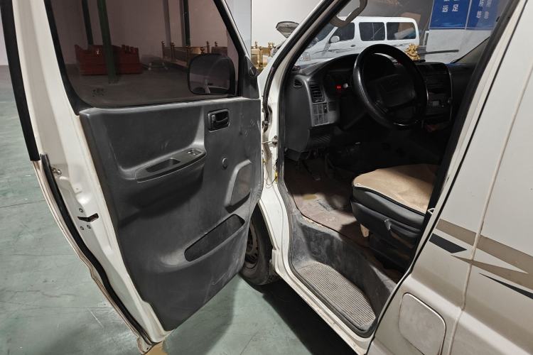 Used Jinbei Grace 2016 2.0L Express Utility Model Interior 3