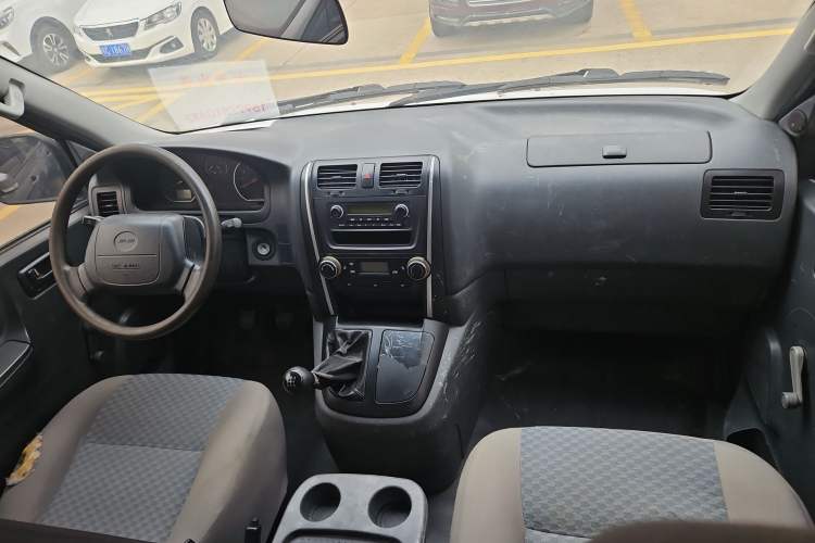 Used Jinbei Grace 2016 2.0L Express Utility Model Interior 3