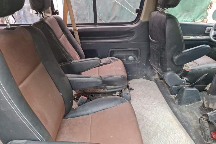 Used Jinbei Grace 2016 2.0L Express Utility Model Interior 4