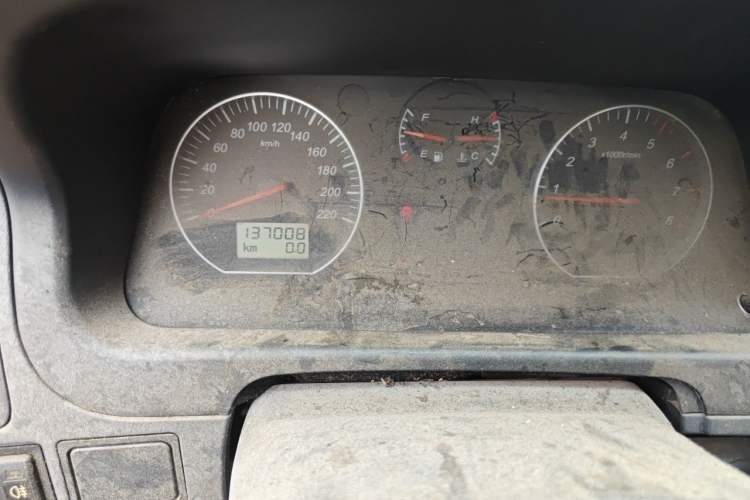 Used Jinbei Grace 2016 2.0L Express Utility Model Odometer Close Up
