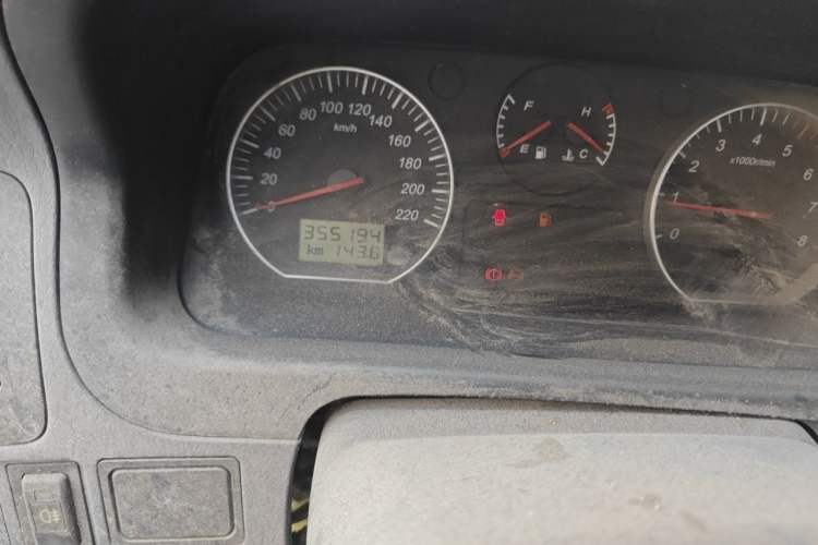 Used Jinbei Grace 2016 2.0L Express Utility Model Odometer Close Up
