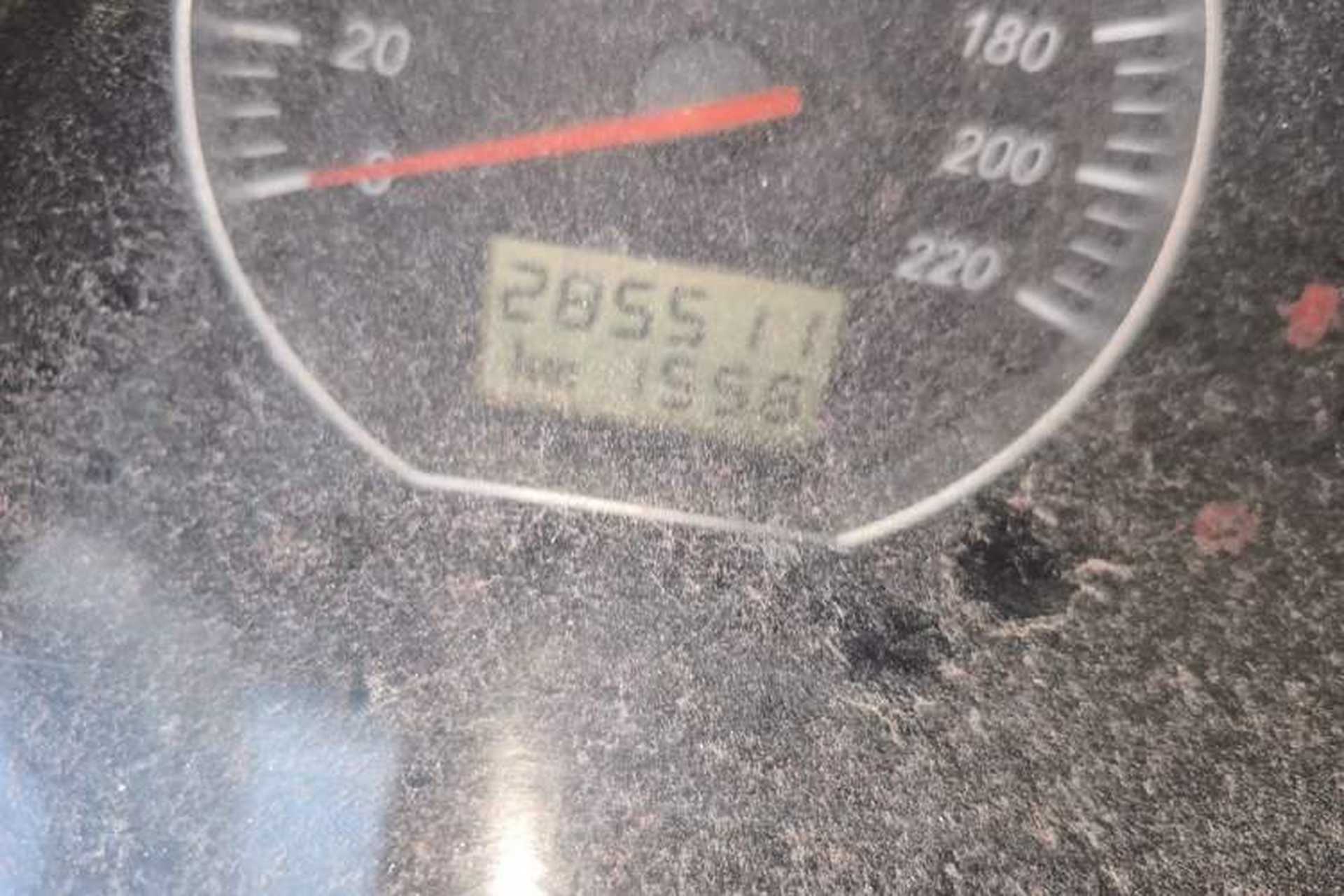 Used Jinbei Grace 2016 2.0L Express Utility Model Odometer Close Up