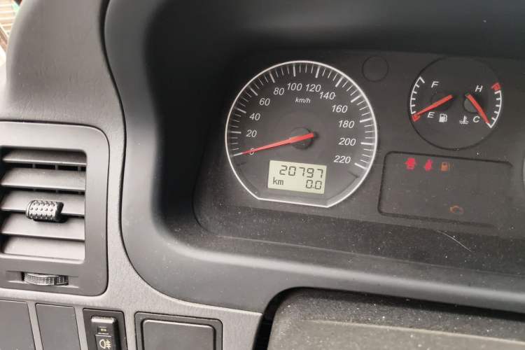 Used Jinbei Grace 2016 2.0L Express Utility Model Odometer Close Up