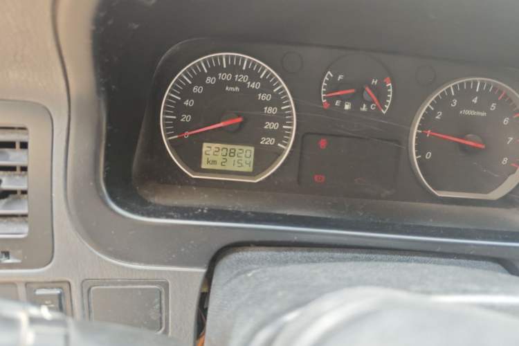 Used Jinbei Grace 2016 2.0L Express Utility Model Odometer Close Up