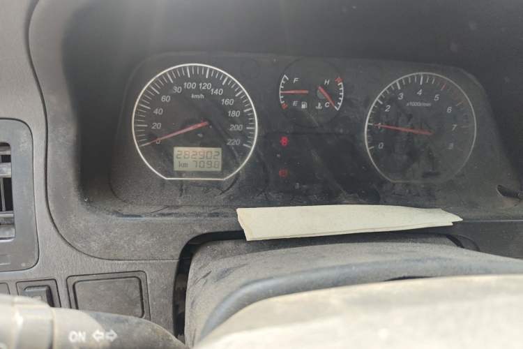 Used Jinbei Grace 2016 2.0L Express Utility Model Odometer Close Up