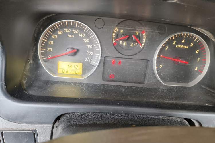 Used Jinbei Grace 2016 2.0L Express Utility Model Odometer Close Up