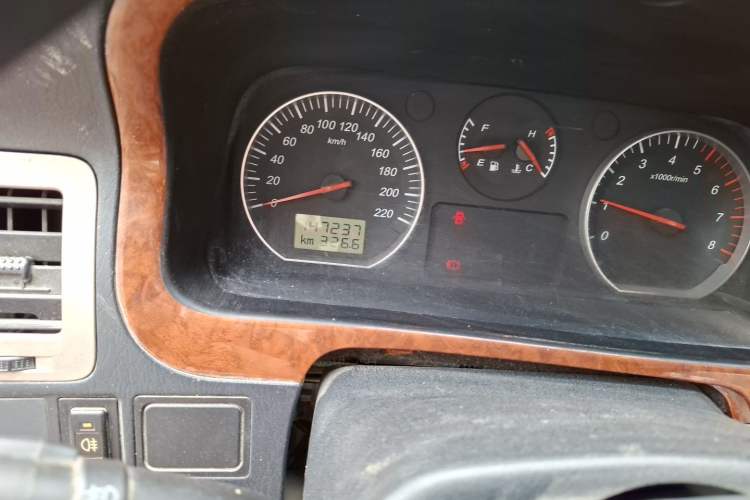 Used Jinbei Grace 2016 2.0L Express Utility Model Odometer Close Up