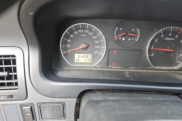 Used Jinbei Grace 2016 2.0L Express Utility Model Odometer Close Up