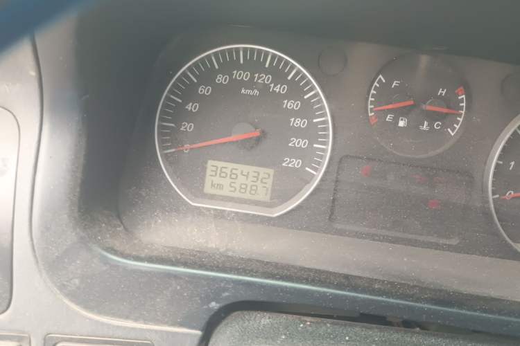 Used Jinbei Grace 2016 2.0L Express Utility Model Odometer Close Up