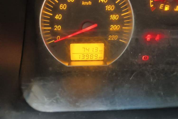 Used Jinbei Grace 2016 2.0L Express Utility Model Odometer Close Up