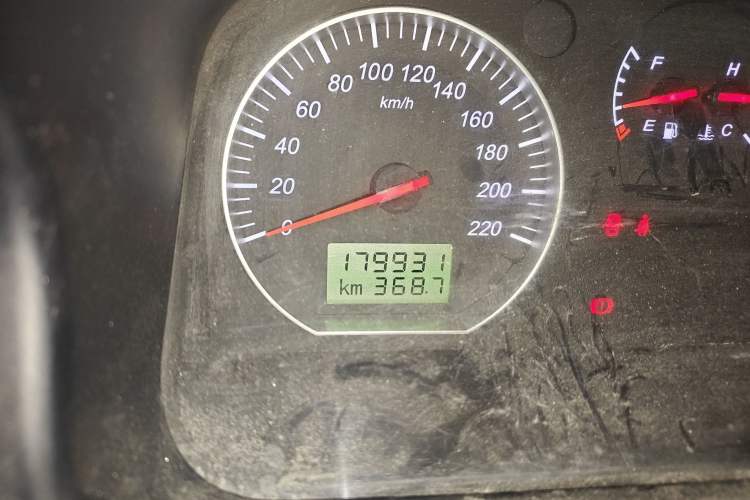Used Jinbei Grace 2016 2.0L Express Utility Model Odometer Close Up