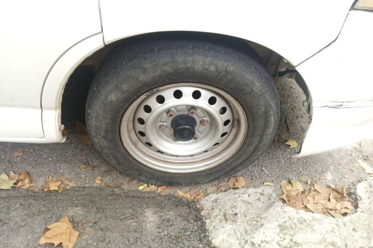 Used Jinbei Grace 2016 2.0L Express Utility Model Right Front Wheel Hub