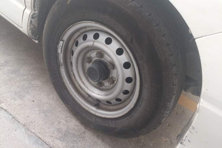Used Jinbei Grace 2016 2.0L Standard Delivery Version Right Front Wheel Hub