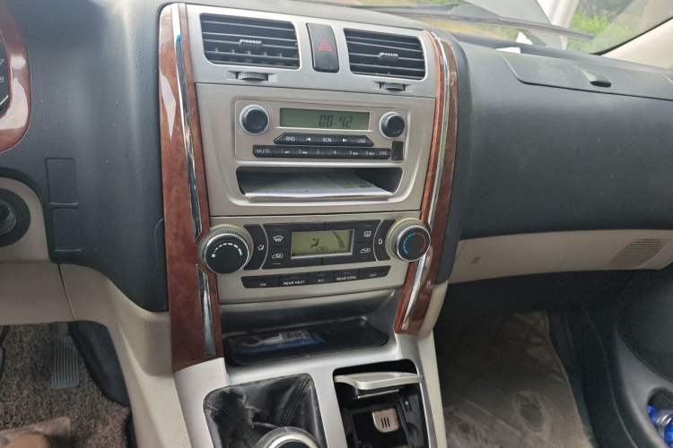 Used Jinbei Grace 2016 2.0L Express Comfort Model Audio And AC Panel