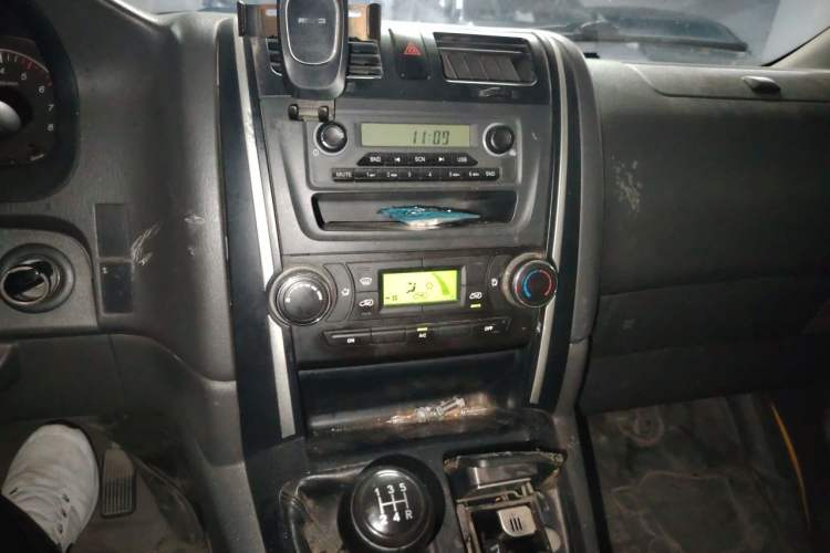 Used Jinbei Grace 2016 2.0L Standard Delivery Version Audio And AC Panel