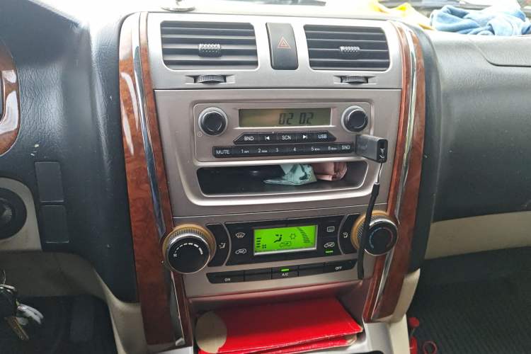 Used Jinbei Grace 2016 2.0L Express Utility Model Audio And AC Panel