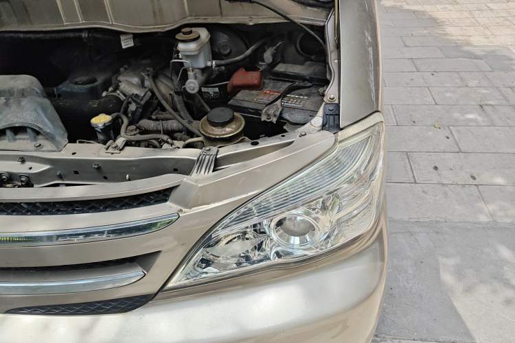 Used Jinbei Grace 2016 2.0L Express Utility Model Engine Bay Left