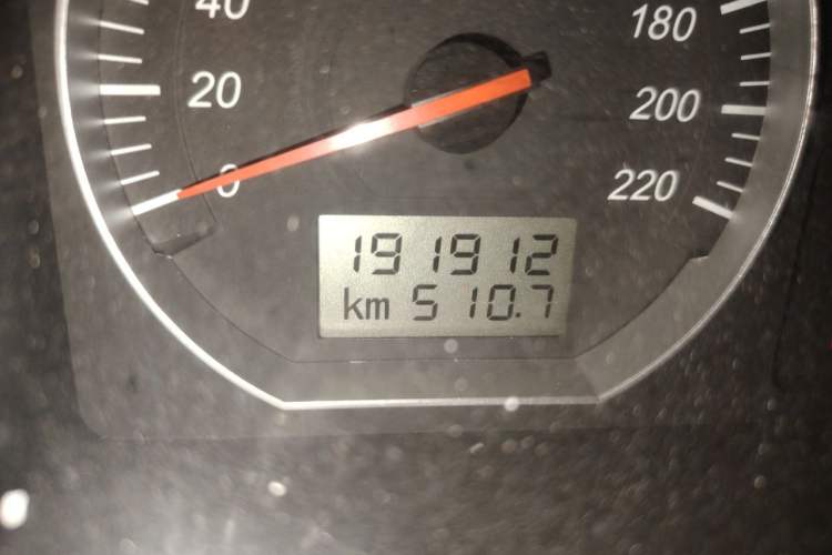 Used Jinbei Grace 2016 2.0L Standard Delivery Version Odometer Close Up