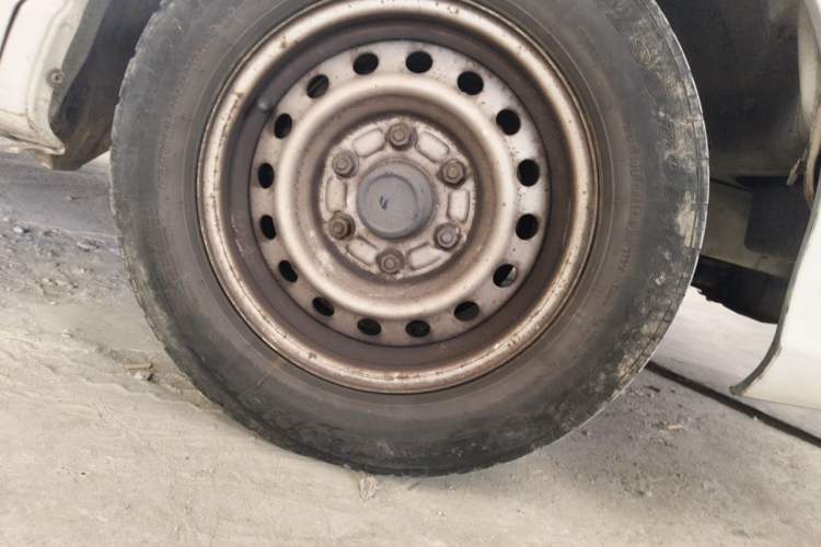 Used Jinbei Grace  Right Front Wheel Hub